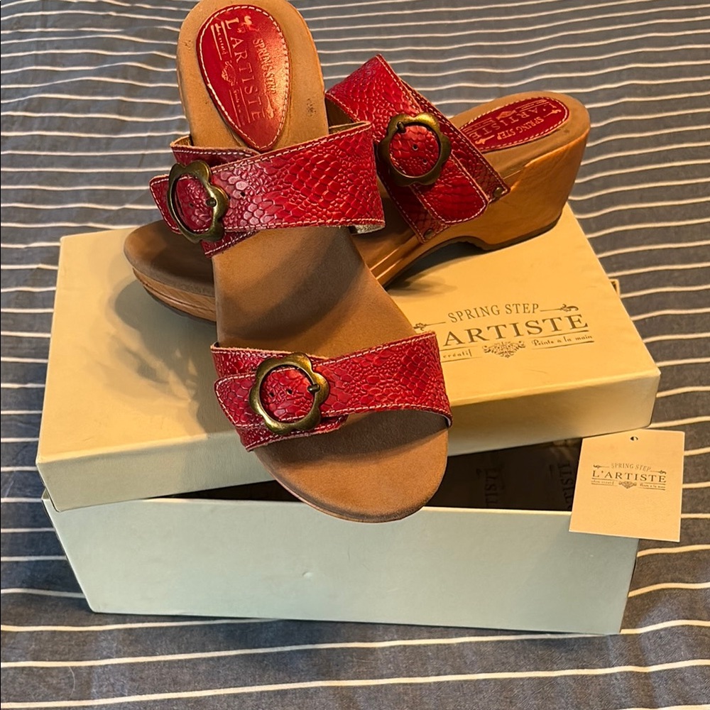 L’Artiste Spring Step Women's Red Sandals